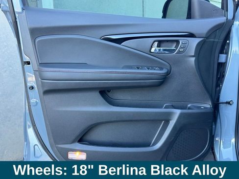 Used 2025 Honda Ridgeline Black Edition image 16