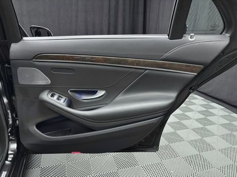 Used 2015 Mercedes-Benz S 550 4MATIC Sedan image 24