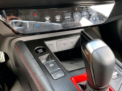 Certified 2025 Nissan Kicks SR image 32