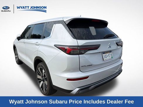 Used 2025 Mitsubishi Outlander SE AWD/4WD image 3