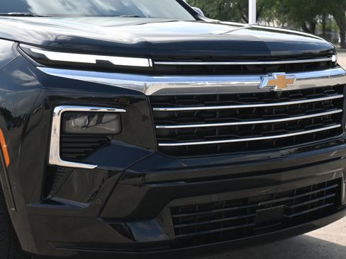 Used 2025 Chevrolet Traverse High Country FWD image 27
