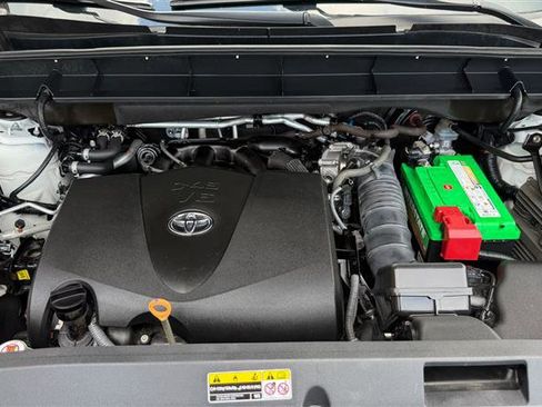 Used 2021 Toyota Highlander XSE FWD image 8