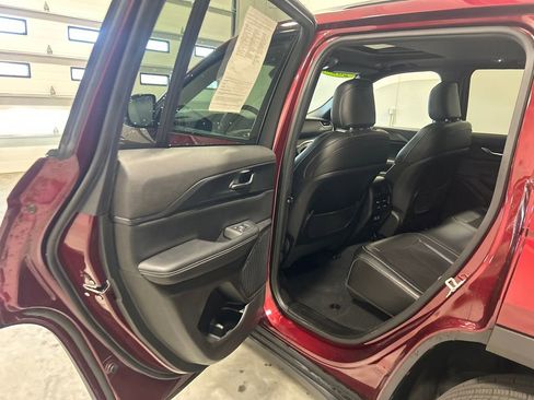 Used 2024 Jeep Grand Cherokee Altitude image 30