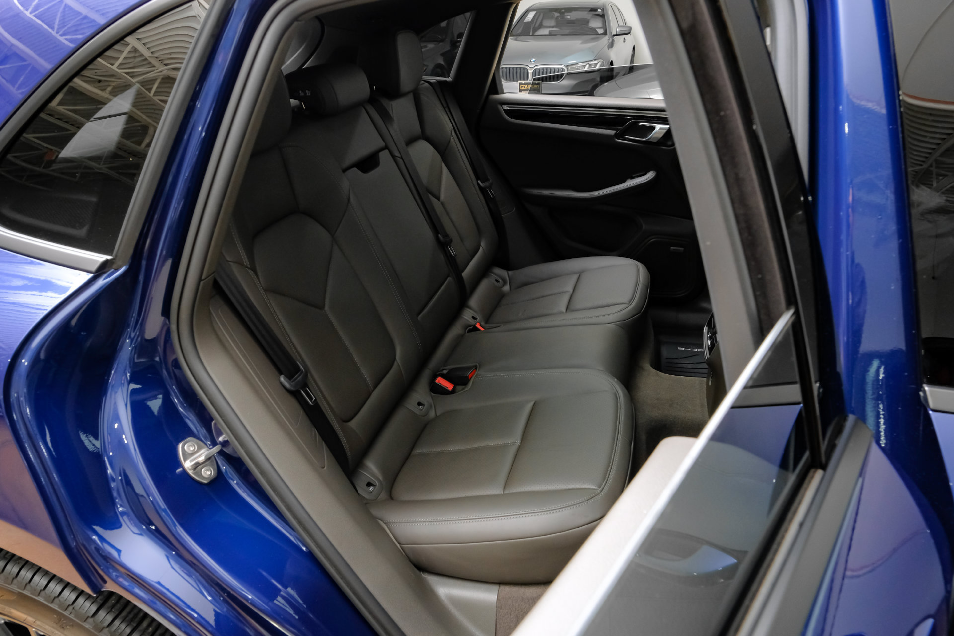 Used 2023 Porsche Macan Turbo AWD/4WD image 38