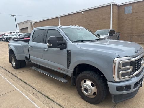 Used 2026 Ford F350 Platinum AWD/4WD image 3