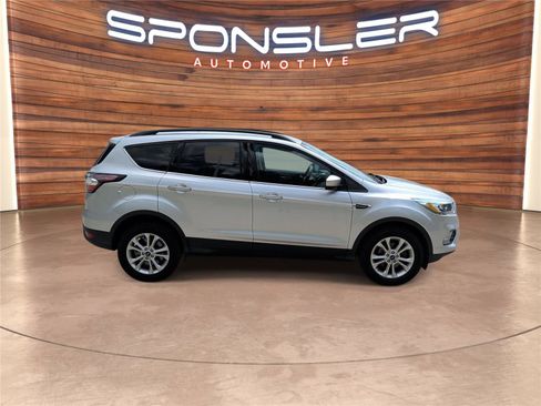 Used 2017 Ford Escape SE w/ Equipment Group 201A FWD image 8
