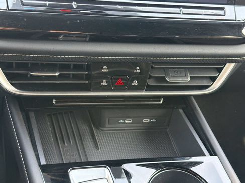 Used 2026 Volkswagen Atlas Cross Sport SE FWD image 29