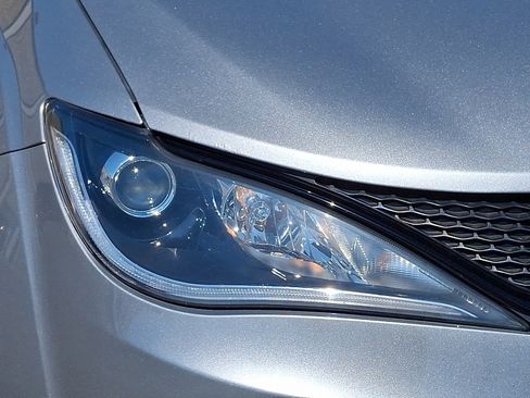 Certified 2020 Chrysler Pacifica Touring-L w/ Advanced Safetytec Group FWD image 10