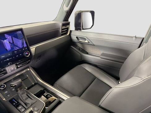 Used 2024 Lexus GX 550 w/ Accessory Package (Z1) image 24