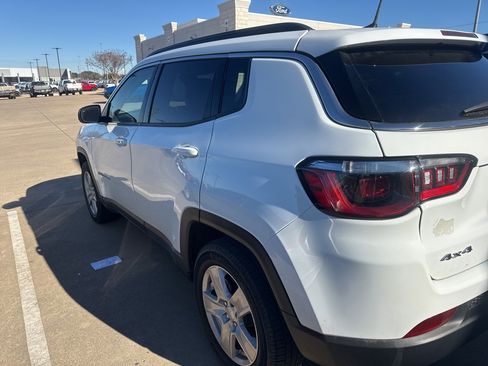 Used 2022 Jeep Compass Latitude image 6