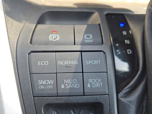 Used 2022 Toyota RAV4 XLE Premium image 62