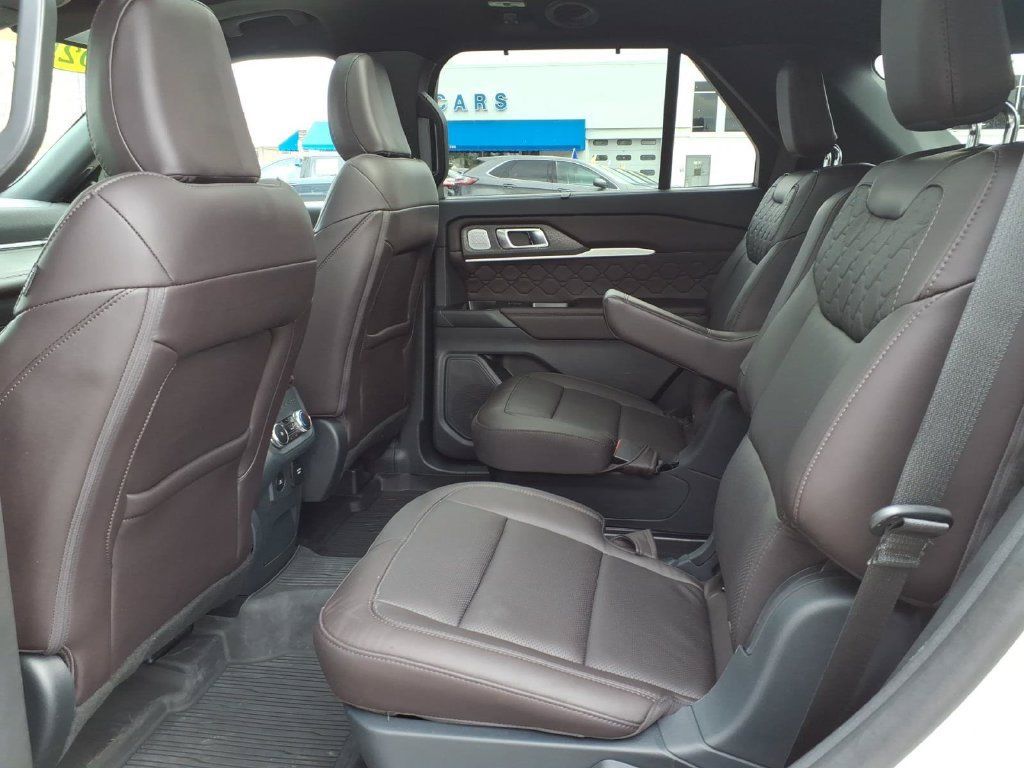 Certified 2025 Ford Explorer Platinum w/ Ultimate Package AWD/4WD image 12