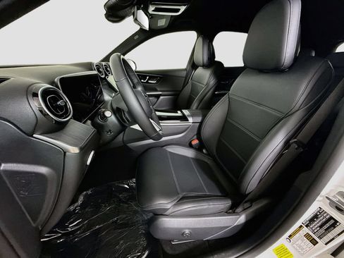 Used 2025 Mercedes-Benz GLC 350e 4MATIC image 21