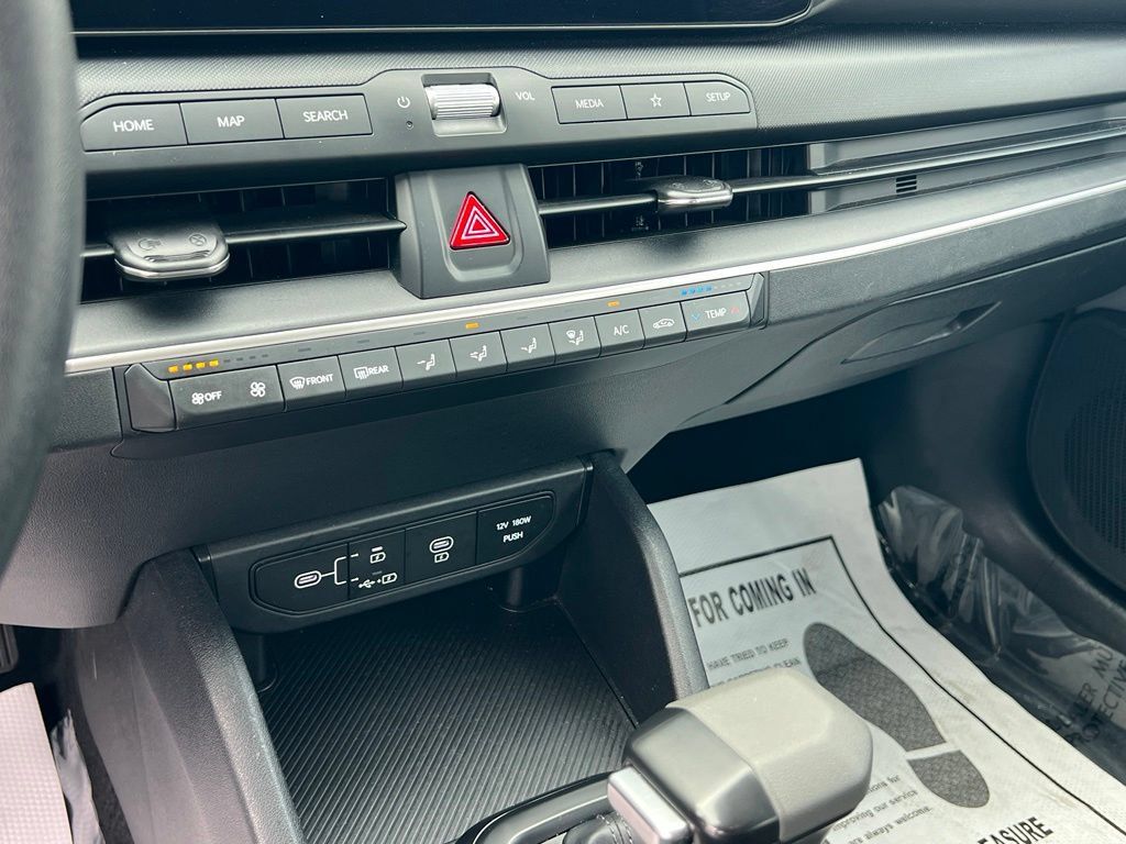 Certified 2025 Kia K4 FWD image 23