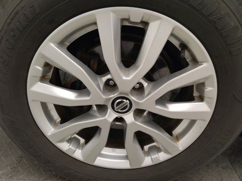 Used 2020 Nissan Rogue SV FWD image 31