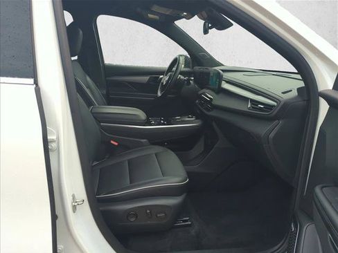 Used 2025 Buick Enclave Preferred FWD image 21