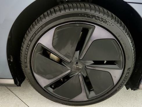 Used 2025 Lucid Air Pure RWD image 85