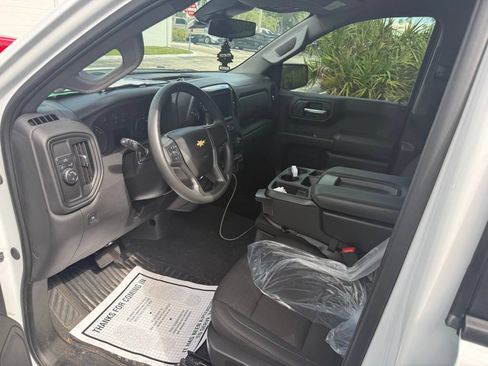 Used 2025 Chevrolet Silverado 1500 Custom RWD image 2