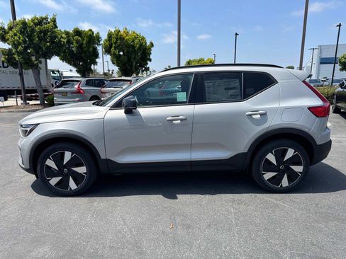 New 2025 Volvo EX40 Core w/ Climate Package image 4