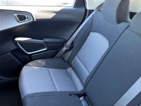 Used 2025 Kia Soul LX w/ LX Technology Package FWD image 37