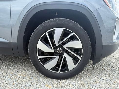 Used 2024 Volkswagen Atlas SE w/ Panoramic Sunroof Package AWD/4WD image 17