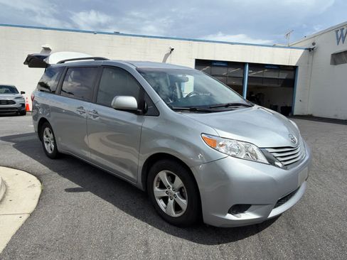 Used 2016 Toyota Sienna LE FWD image 12