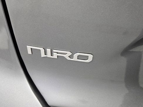 Used 2023 Kia Niro EX image 27