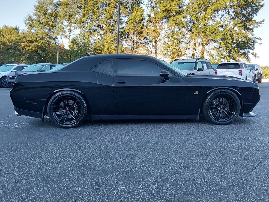 Used 2016 Dodge Challenger R/T Scat Pack w/ Leather Interior Group RWD image 3
