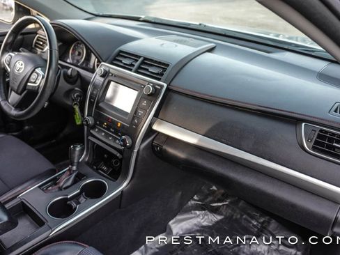 Used 2016 Toyota Camry SE image 36