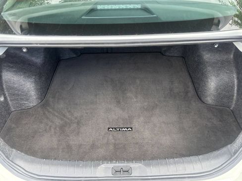 Used 2025 Nissan Altima 2.5 SV FWD image 32