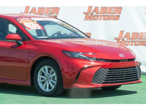 Used 2025 Toyota Camry LE FWD image 31