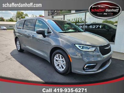Used 2023 Chrysler Pacifica Touring-L