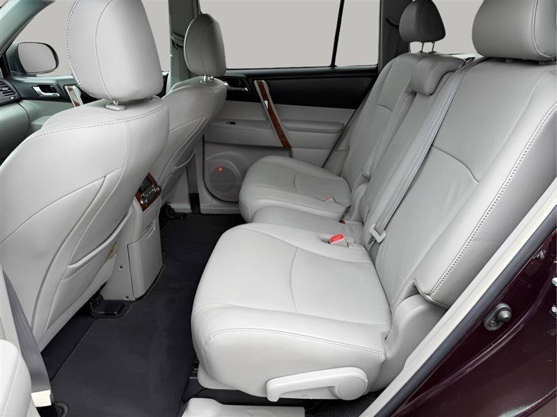 Used 2011 Toyota Highlander Limited w/ Tow Pkg FWD image 22
