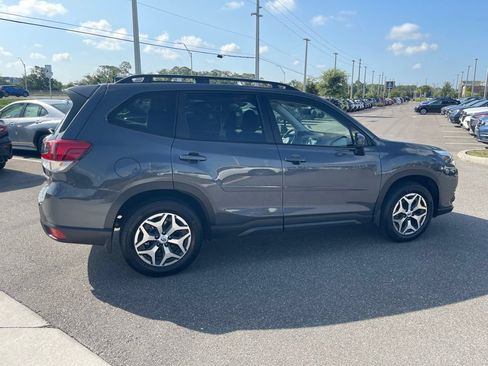 Certified 2022 Subaru Forester Premium w/ Popular Package #1 AWD/4WD image 5