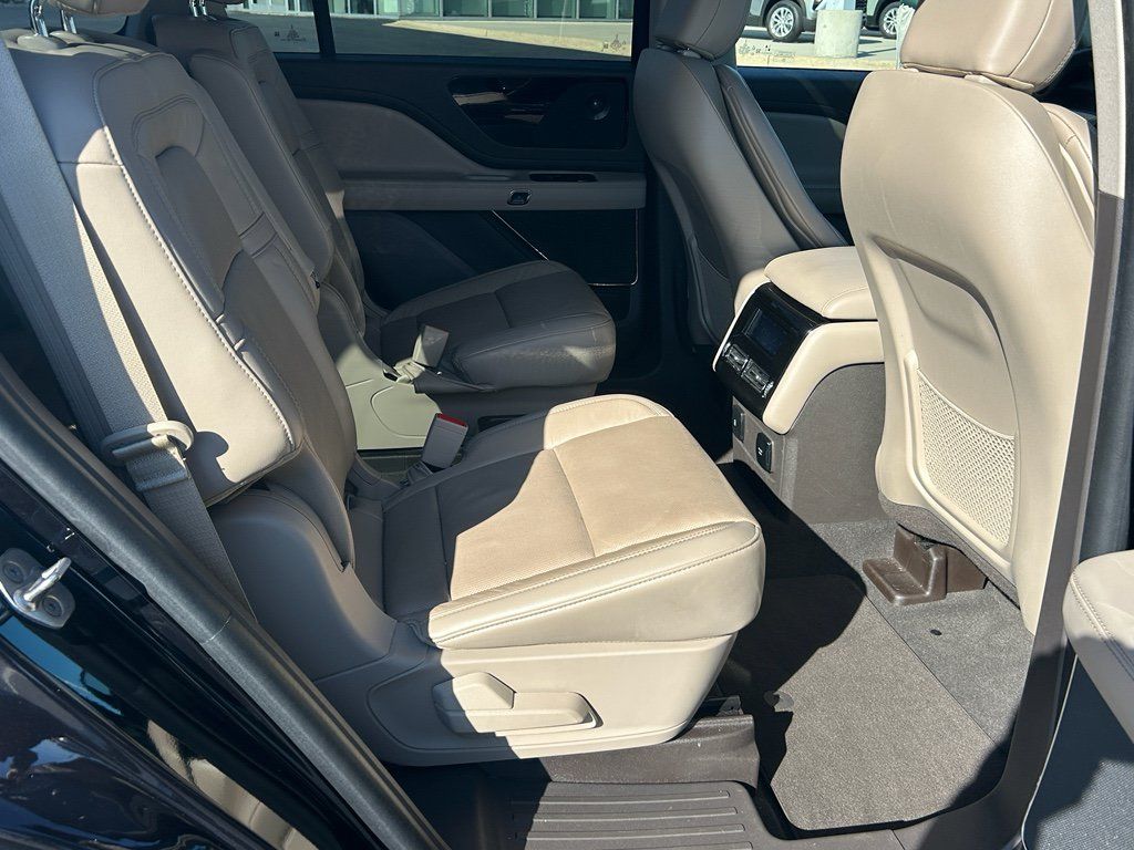 Used 2023 Lincoln Aviator Reserve w/ Elements Package Plus RWD image 10