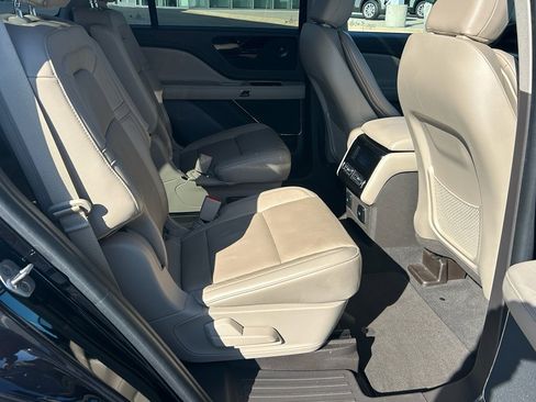 Used 2023 Lincoln Aviator Reserve w/ Elements Package Plus image 10
