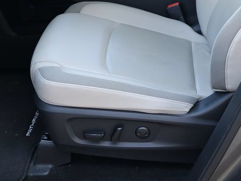 Used 2024 Nissan Pathfinder SL w/ SL Premium Package AWD/4WD image 15