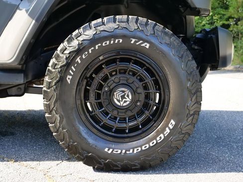 Used 2020 Jeep Gladiator Overland image 8