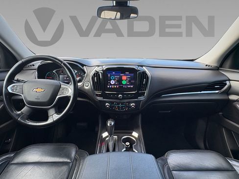 Used 2020 Chevrolet Traverse LT FWD image 3