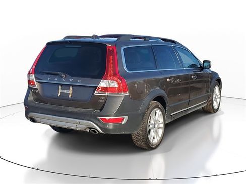 Used 2016 Volvo XC70 T5 Premier w/ Proximity Package image 4