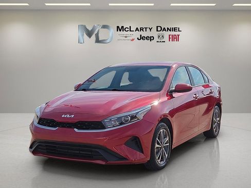 Used 2024 Kia Forte LXS image 2