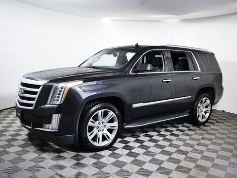 Used 2015 Cadillac Escalade Luxury image 5