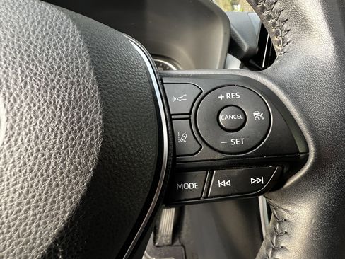 Used 2019 Toyota RAV4 XLE Premium image 20