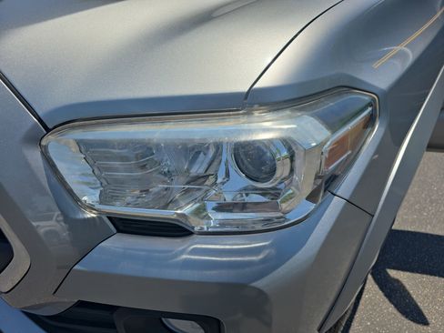 Used 2019 Toyota Tacoma SR5 RWD image 29