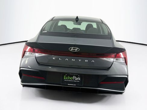 Used 2025 Hyundai Elantra SEL FWD image 7
