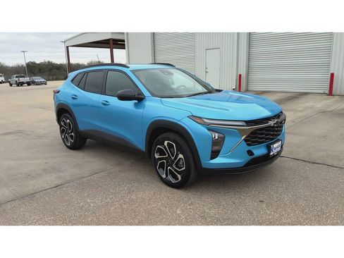 New 2026 Chevrolet Trax RS image 2