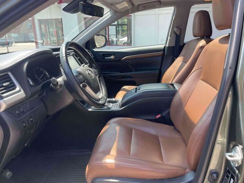 Used 2019 Toyota Highlander Limited w/ Protection Package #3 AWD/4WD image 18