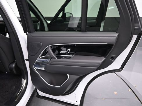 New 2025 Land Rover Range Rover SE image 12