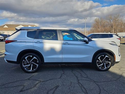 Used 2024 Mitsubishi Outlander SE image 7