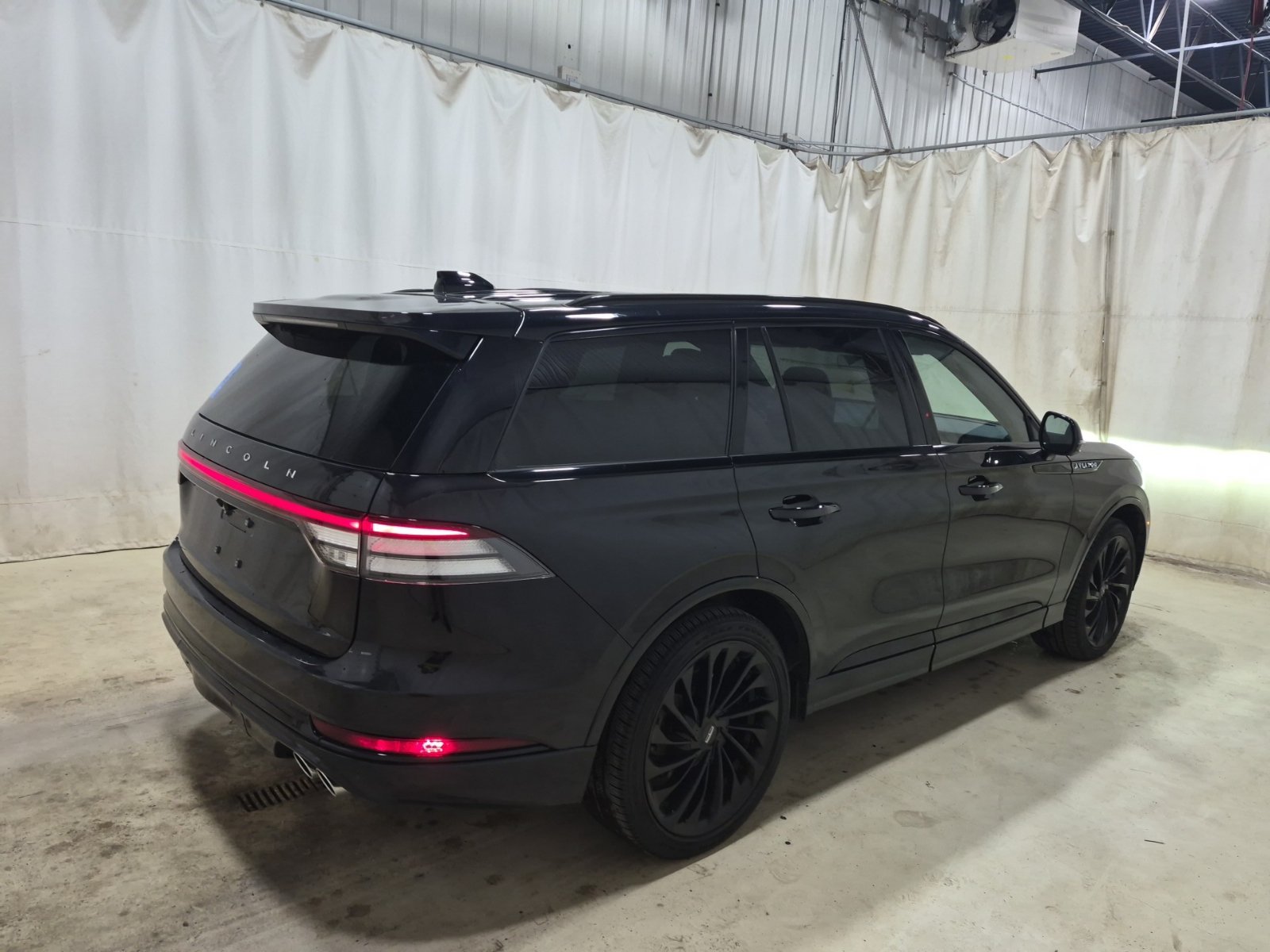Used 2025 Lincoln Aviator Reserve w/ Equipment Group 201A AWD/4WD image 2